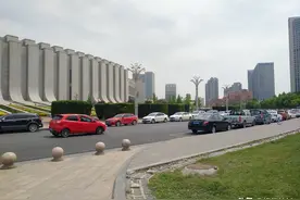 躲避拥挤的五一旅行，到新乡平原博物院看影展，发现美丽风景图片