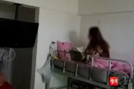 男宿管2次闯入女生宿舍引争议，网友质疑其“敲门就进”图片