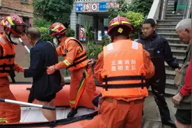 天漏了！昆明突降暴雨，多处发生淹积水，消防来了图片