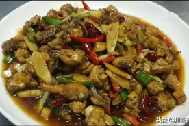 加入2种调味料，做出的川味生炒鸡，不煎也不用油炸，口感独特。图片