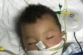 9岁男孩口吐白沫，昏迷入院，得知原因，宝爸痛扇自己嘴巴图片