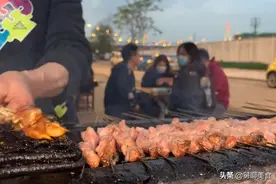 武汉“最拽”烤串大姨，摆摊40年无人惹，偶有食客被骂跑图片