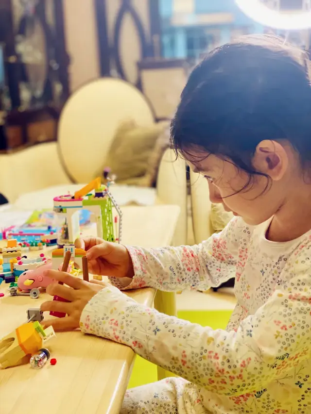 一个玩具有一百种玩法，小魔怪没开学的日子靠它续命！