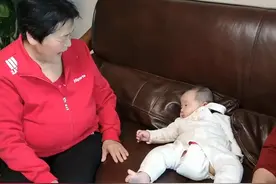 山东67岁高龄产妇谈老年得子：坚持母乳喂养，孩子已学会叫“爸”图片
