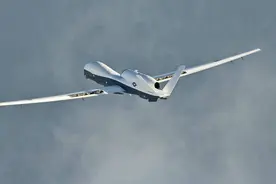 美国无人机MQ-4C今早现身台海南方侦察图片