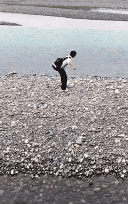 开心一刻｜一个人容易想太多，想太多容易一个人