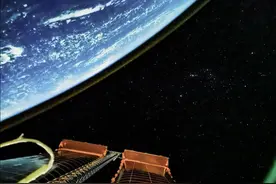 星空璀璨，我国航天员太空摄影为何与美国不一样？可能是手机拍的图片