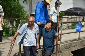 90岁大爷救完人指定要“报酬”，却被网友称赞：干得漂亮图片