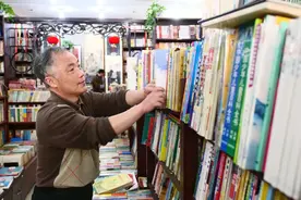 30万余册藏书！这位60多岁的“小朱”扎根浦东10年，经营着上海最大的民营旧书店图片