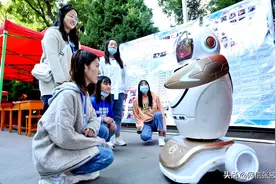 甘肃张掖：河西学院6000新生打卡入校图片