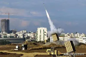 巴以冲突，铁穹防空导弹系统大放异彩，能拦截中国的火箭炮吗？图片