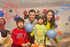 黄圣依为儿子安排课程，全年无休激怒老公，黄家背景皆是高材生图片