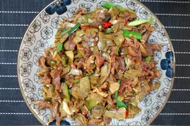 江西特色酸辣鸡杂，不用酸豆角，用的这个你认识吗？图片