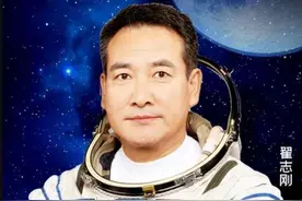 一位大美女，两位大帅哥，中国新太空出差三人组亮相，马上升空图片