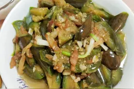 潮汕97女孩日常做饭分享，好吃又下饭的青茄子炒肉丝图片