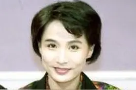 53岁资深女主持人投资赔千万，为生计在车上卖原味内裤，今怎样了图片