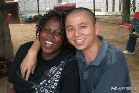 大批中国男性涌入非洲，为何与黑人女性结婚不愿回国？原因很心酸图片