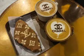 LV、Dior、CHANEL被印在蛋糕上，“奢牌下午茶”一份卖到300+，网友：有logo更好吃？图片