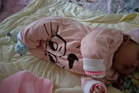 孩子溢奶、吐奶怎么办？掌握这几个方法，妈妈放心宝宝开心图片