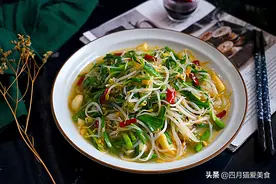 绿豆芽放点这菜一起炒，味道太棒了，比吃肉还香，快给家人炒一盘图片