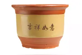 花盆底下为啥要有留孔？陶土盆比瓷盆适合盆植。图片