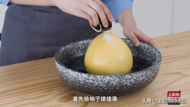 柚子吃完皮别扔，教你在家做柚子糖，好吃不上火，天然润喉糖