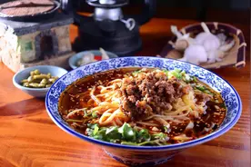 重庆一面店因肖战吃过，太火关门，到底是明星效应还是真的好吃？图片