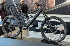欧洲自行车展上的电助力山地车图片