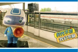 毕业那天，我们在地铁站拍了最后一张合影图片