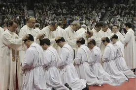 韩国为何主动选择基督教化呢？根本原因只有一条图片