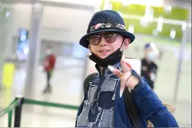 61岁杨丽萍独自现身机场，身材纤细皮肤细腻，多年未吃过米饭？图片