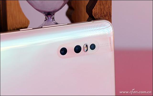 感受升降镜头和零界视野的冲击！vivo X27评测体验