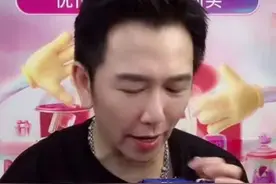 尴尬！香港知名男星温兆伦直播卖女性用品，认人气不再：惨过坐牢图片