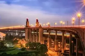不炸桥不抬升不改道，远洋巨轮过南京长江大桥有良方图片