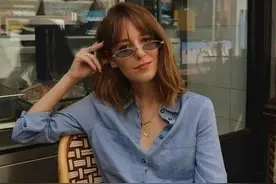皮肤黄的女生要少穿经典色，多穿这几种颜色的衣服，显气色又高级图片