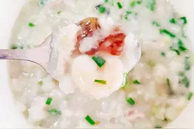 中考营养食谱——虾仁皮蛋瘦肉粥图片