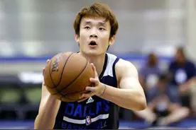 两届CBA常规赛最有价值球员，复出单场34分，丁彦雨航重回巅峰图片