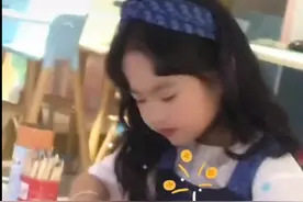 包贝尔女儿6岁了！画红唇戴金镯精致似公主，办豪华生日宴排场大图片