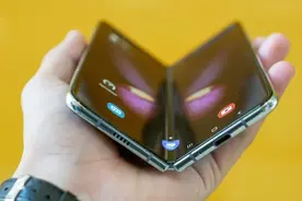 为什么当初红极一时的“折叠屏”，大街上几乎看不到有人用？图片