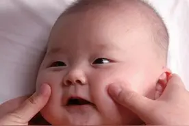 宝宝不能乱摸？儿科专家：宝宝身上这3个地方，越摸越聪明图片