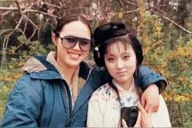 “林妹妹”陈晓旭之墓：鲜花环绕，汉白玉雕像让人垂怜图片