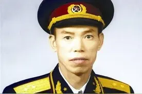 “万岁军长”梁兴初：妻子写“万岁军”书，儿子生产“万岁军”酒图片