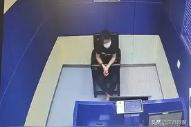 江苏苏州：网吧“捡”手机，“捡”进了拘留所图片