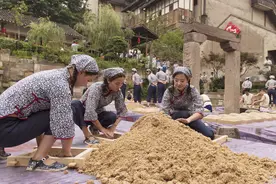茅台酒用“少女光脚踩曲”，会让酒更香？原来另有原因图片