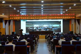 水矿总医院召开"肺癌诊疗一体化中心"项目启动仪式暨六盘水市第三届恶性肿瘤规范化治疗培训班图片