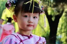 她扮演赵薇"女儿"，今年13岁了！美到认不出，被全网禁止"整容"图片