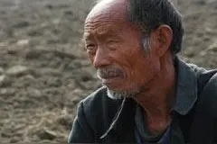 农村孤身老人闲着无聊，用了三个月时间造了一架飞机图片