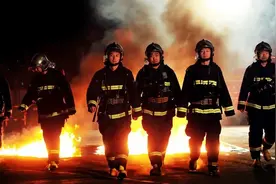 涨姿势！消防员的“出装”，秀出火焰蓝style图片