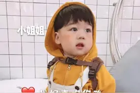 表情包：小姐姐，我好喜欢你噢图片