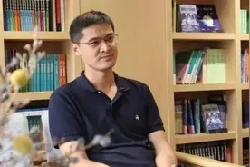 “法外狂徒张三”罗翔：从爆红网络到被逼退网，他究竟有没有错？图片